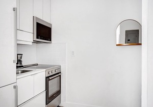 Sleek Little Italy 1BR w/in-unit W/D, short walk to SoHo, by Blueground