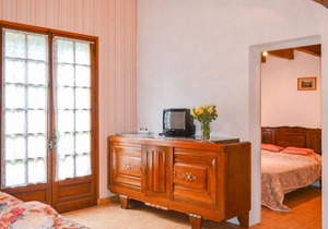 Small and well-kept cottage in Limeuil with room for 5 people.
