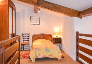 Small and well-kept cottage in Limeuil with room for 5 people.