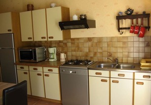 Small quiet house with private garden, very well equipped
