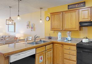 Snowbird-Friendly Condo w/Balcony, Incredible Gulf Views, Shared Outdoor Pool