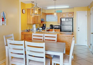 Snowbird-Friendly Condo w/Balcony, Incredible Gulf Views, Shared Outdoor Pool
