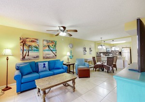 Snowbird-Friendly w/Partial Ocean Views, Balcony, A/C, Free WiFi, Shared Pool
