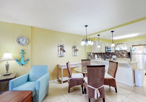 Snowbird-Friendly w/Partial Ocean Views, Balcony, A/C, Free WiFi, Shared Pool