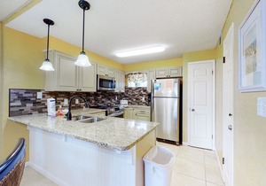 Snowbird-Friendly w/Partial Ocean Views, Balcony, A/C, Free WiFi, Shared Pool