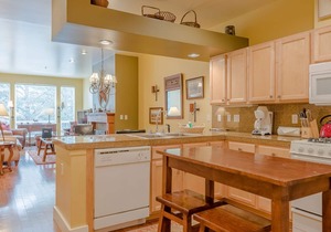 Snowstar Condo 13 - Walk to Downtown Ketchum & Bald Mt Lifts + Hot tub