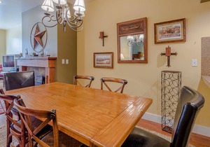 Snowstar Condo 13 - Walk to Downtown Ketchum & Bald Mt Lifts + Hot tub