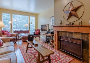 Snowstar Condo 13 - Walk to Downtown Ketchum & Bald Mt Lifts + Hot tub