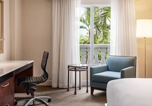 Sophisticated Suite with Shuttle to Clam Pass Beach | Outdoor Pool