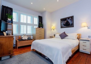 Southfields Hideaway, by Veeve