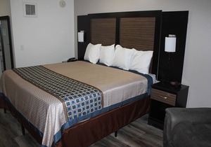 SP-Inver Grove Heights -1 King Studio with Kitchenette NS (Oversized)