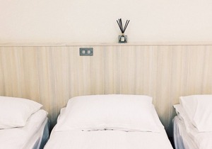 Spacious 12 Person Room close to Railway Station