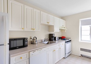 Spacious 1BR steps from Cooldige Corner in Brookline, by Blueground
