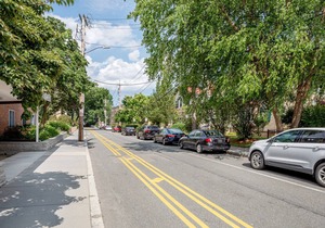 Spacious 1BR steps from Cooldige Corner in Brookline, by Blueground