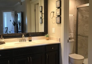 Spacious 2bd 2ba Condo, 20 min to Old Town, walk to restaurants, heated pool🌴☀️⛳️