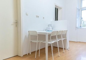 Spacious 2BR Apt -Near Wiener Stadthalle BurggasseWiener Well Located