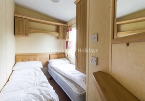 Spacious 8 berth caravan at Southview Holiday Park near Skegness ref 33018ML