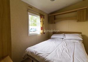 Spacious 8 berth caravan at Southview Holiday Park near Skegness ref 33018ML