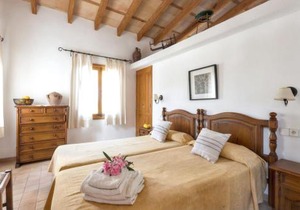 Spacious Apartment in Pollença with Shared Pool
