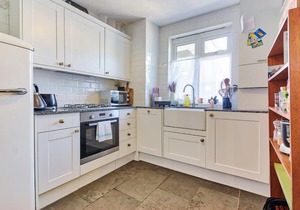 Spacious, Bright 2 Bed apt in East London