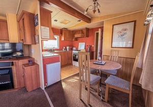 Spacious caravan for hire with decking by the beach in Suffolk ref 40094ND