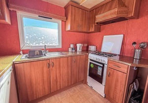 Spacious caravan for hire with decking by the beach in Suffolk ref 40094ND