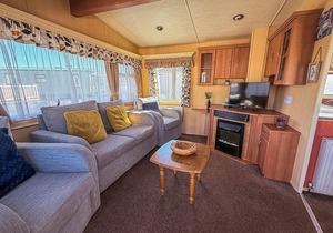Spacious caravan for hire with decking by the beach in Suffolk ref 40094ND
