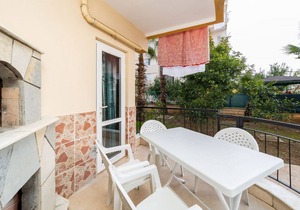 Spacious Flat with Backyard in Muratpasa
