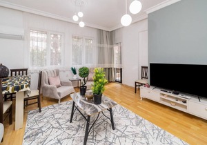 Spacious Flat with Backyard in Muratpasa