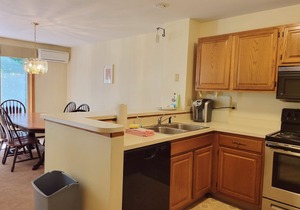 Spacious, multi-level, AC/FP, pet-friendly, swim club. F2603 by LRS