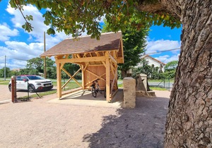 Spacious Renovated Cottage for 20, Near George Sand's Home, Golf & Lake, 4-Star Amenities