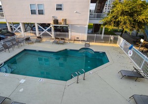 Spacious Unit~Family Friendly Complex~BOOK NOW!