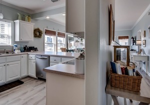 Spacious Unit~Family Friendly Complex~BOOK NOW!
