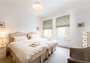 Splendid, light and spacious apartment between Fulham and Kings Rd Chelsea.