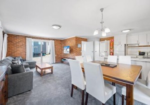 Sponars Onshore - 2BR Apartment l Pet-Friendly l WiFi l Air-Con l Fenced Backyard