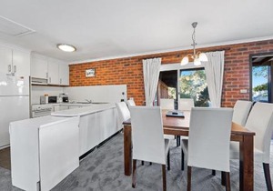 Sponars Onshore - 2BR Apartment l Pet-Friendly l WiFi l Air-Con l Fenced Backyard