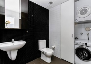 St Leonards- TRNT2 - Albany Street - Spacious 2BR with Sunny Balcony, Parking Walk to Cafes