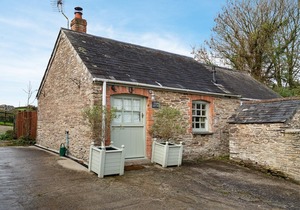 Stable Cottage. Near Padstow, great restaurants, pet friendly, beaches, patio