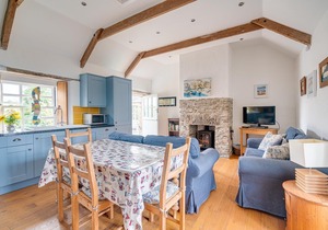 Stable Cottage. Near Padstow, great restaurants, pet friendly, beaches, patio