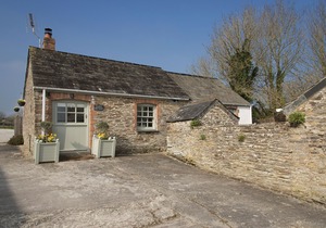STABLE COTTAGE - Near Padstow, great restaurants, pet friendly, beaches, patio