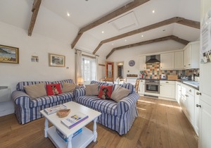 STABLE COTTAGE - Near Padstow, great restaurants, pet friendly, beaches, patio