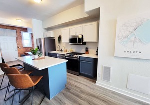 Stay Lincoln Park 2 | Craft District Condo