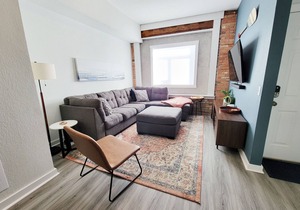 Stay Lincoln Park 2 | Craft District Condo