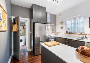 Step Back into Style ~ 2Bed/1Bath/1Car ~ New Farm