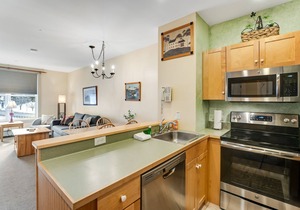Stratton Mountain Condo with Shared Pool, Hot Tubs, and Sauna - Walk to Lifts