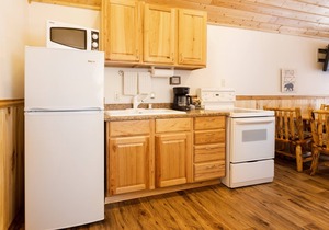 Studio 2 King Bed, Full Bath, Full Kitchen 10 Minutes from West Glacier Park!