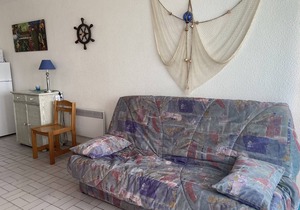 Studio for 4 with pool and parking 1200m from the beach