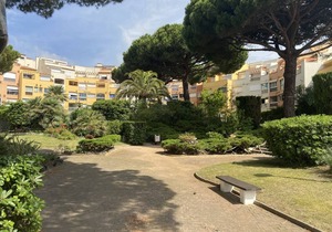Studio for 4 with pool and parking 1200m from the beach