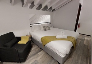 Studio Loft 18 - A well appointed self contained studio loft apartment
