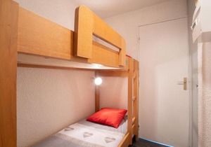 Studio Médian 422 by Interhome